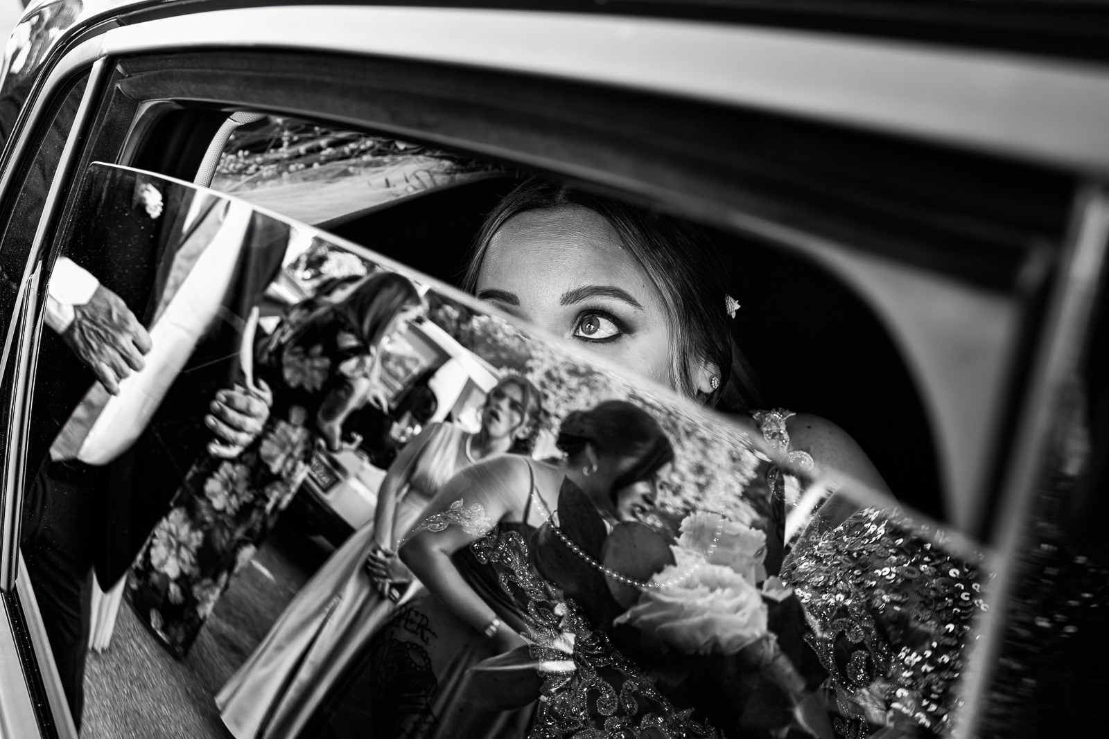 bride arrival in the car