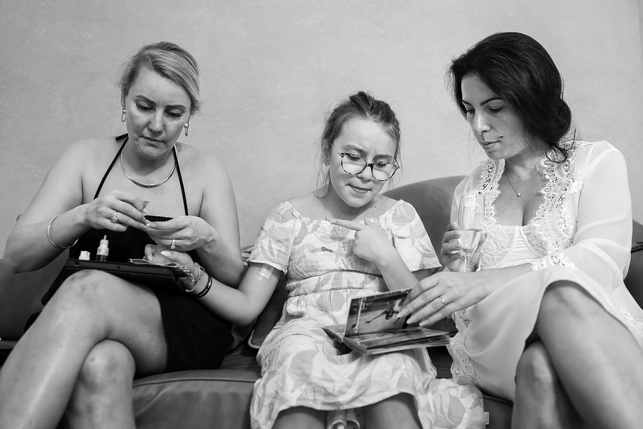 bride with her flower girl and her bridesmaid preparing for the wedding day at Palazzo Marziale