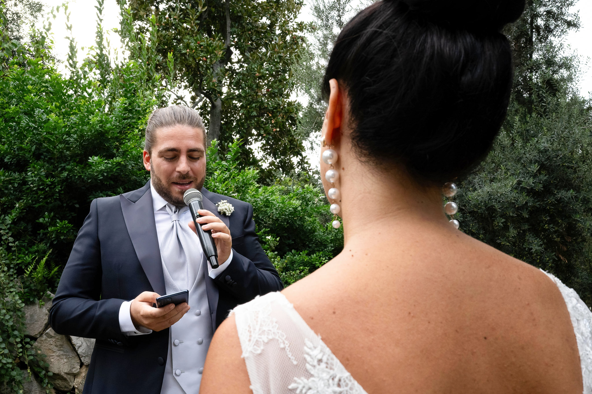 Groom doing his vow to his bride